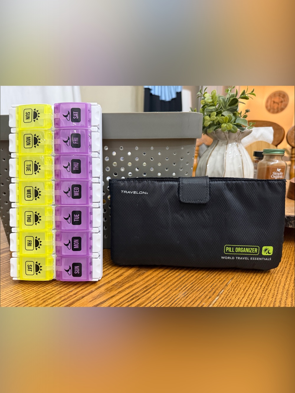 Travelon 7 Day Pill Organizer for Day & Night with Carrying Case Like New